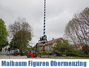 Maibaum vervollständogen im Obermenzing, München - die Figuren werden an dem Maibaum montiert  (©Foto: Martin Schmitz)